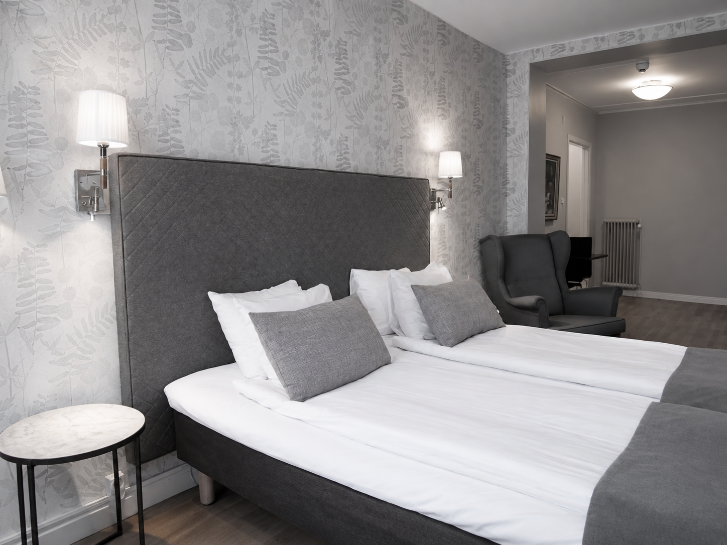 Economy double room at Hotel Arkad in Västerås with a double bed, bedside tables and modern interior.