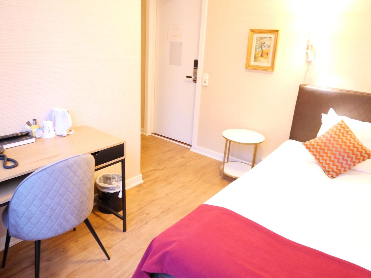 Queen Room Small